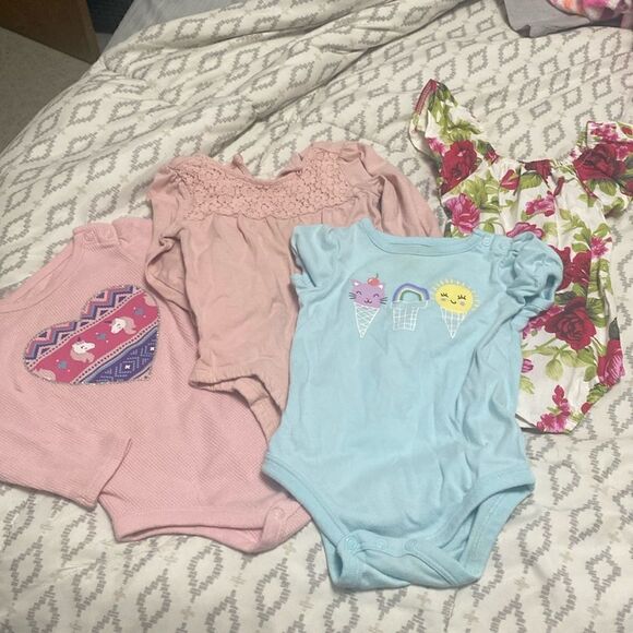 Baby girls onsies 2long sleeve 2 short sleeve size 12months - Picture 1 of 8